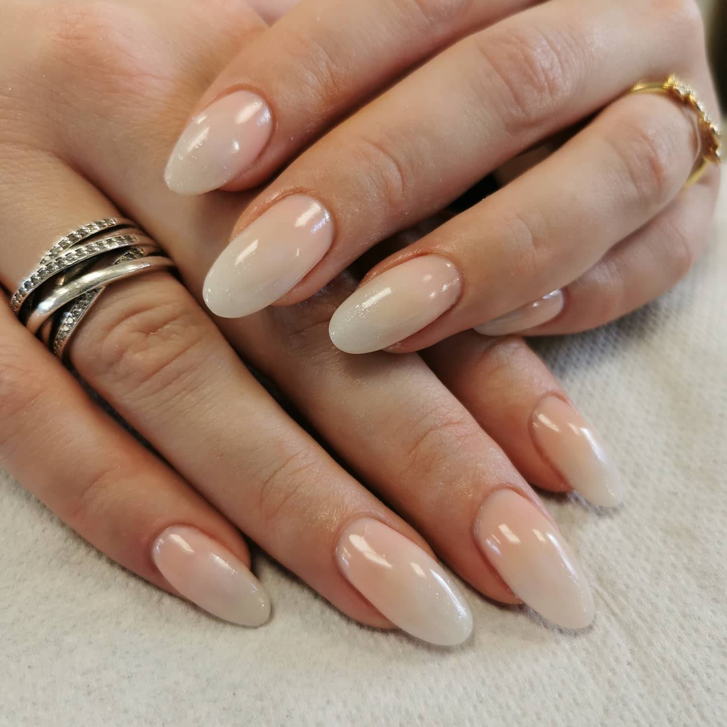 Extension d'ongle gel ou résine avec baby boomer dans l'ouest Lyonnaisust